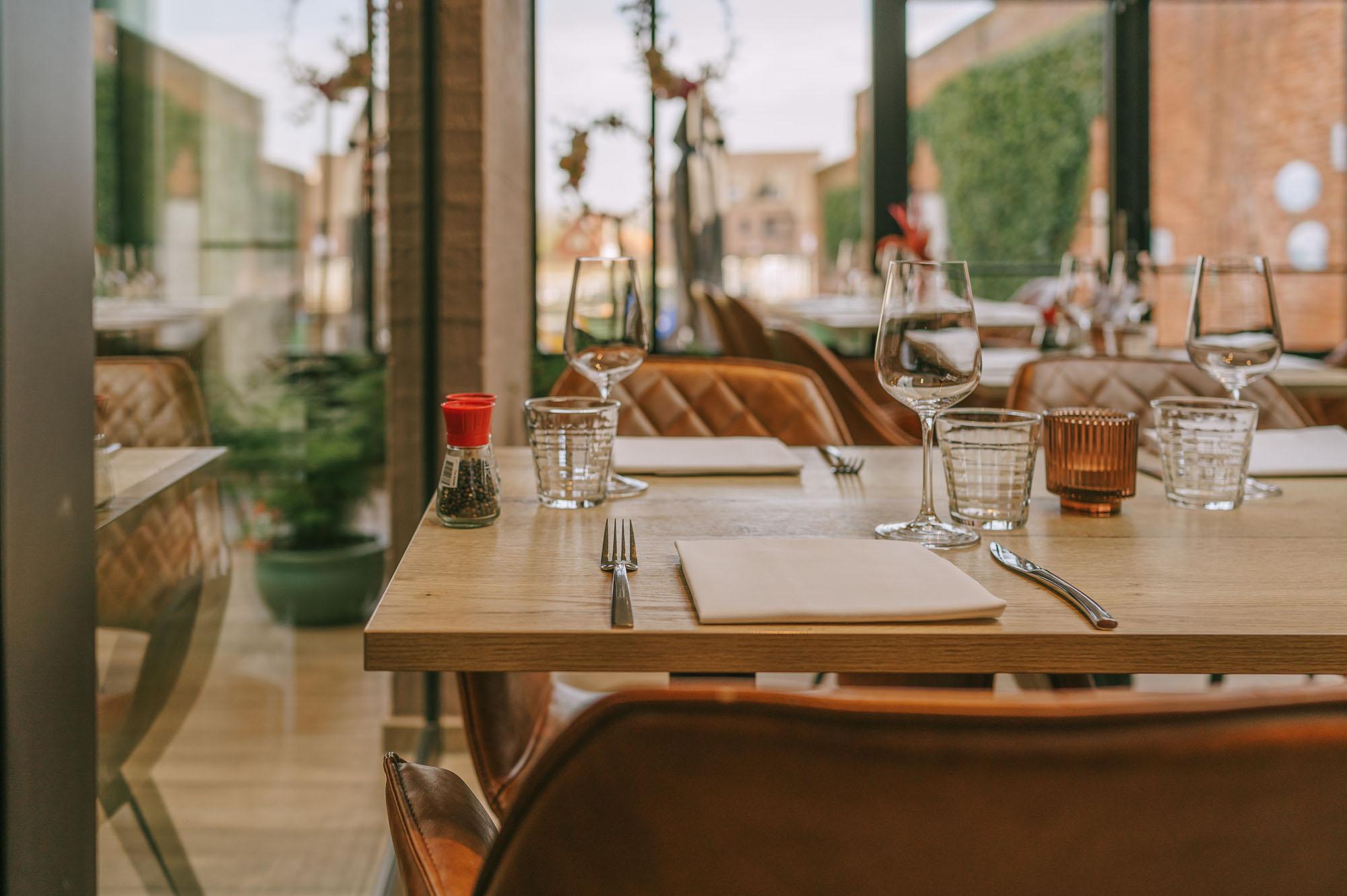 Zin in heerlijke grillgerechten of to share-gerechten? Of heb je meer zin in stoofvlees of andere klassiekers?Reserveer dan snel een tafeltje bij brasserie de Plaetse in Schellebelle! Zin in heerlijke grillgerechten of to share-gerechten? Of heb je meer zin in stoofvlees of andere klassiekers?Reserveer dan snel een tafeltje bij brasserie de Plaetse in Schellebelle!